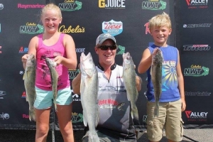 Lund-Pro-Chad-Schilling-owner-oahe-wings-walleyes