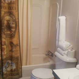 Bathroom accommodations at rental on Lake Oahe
