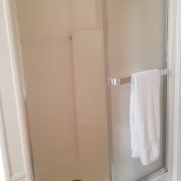 Stand up shower accommodation at Lake Oahe